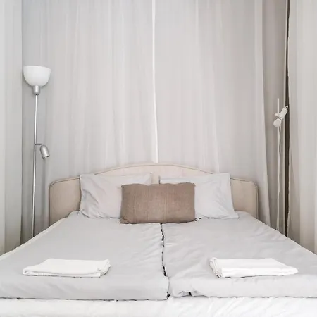 1br Demure Design & Urban Living In Kamppi *