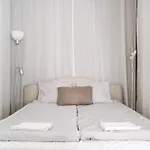 1br Demure Design & Urban Living In Kamppi *