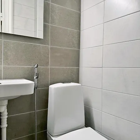 1br Demure Design Urban Living Space