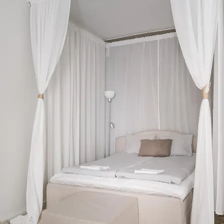 Appartement 1br Demure Design Urban Living Space