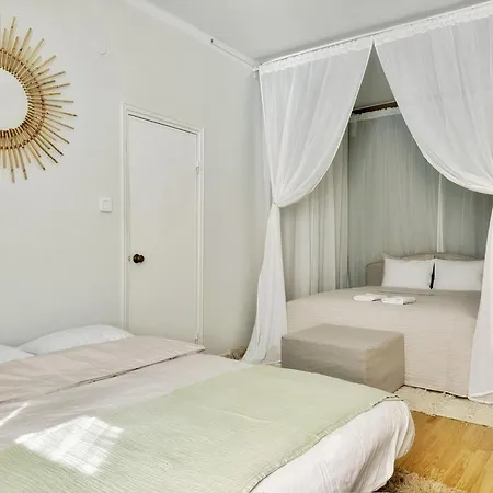 1br Demure Design & Urban Living In Kamppi * Хельсинки