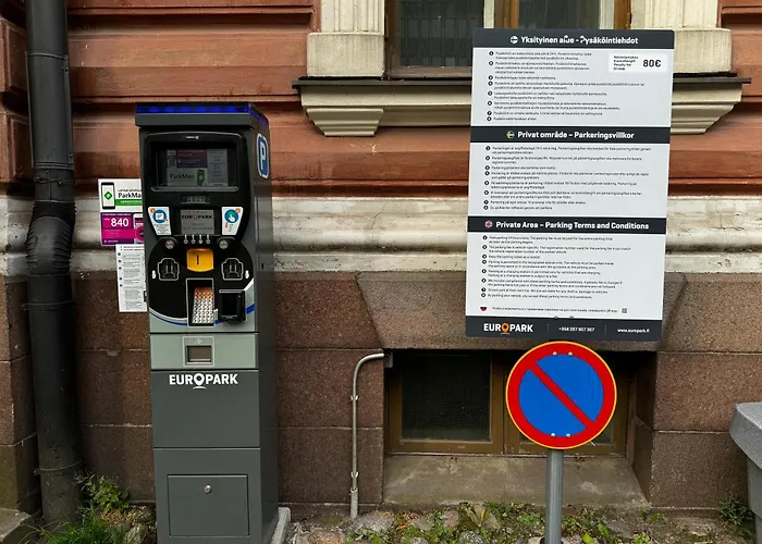 1br Demure Design & Urban Living In Kamppi Huoneisto