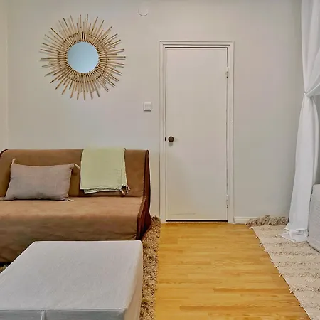 1br Demure Design Urban Living Space Apartment *