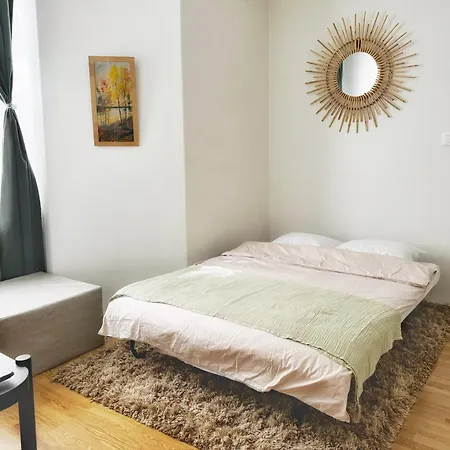 1br Demure Design Urban Living Space Apartment